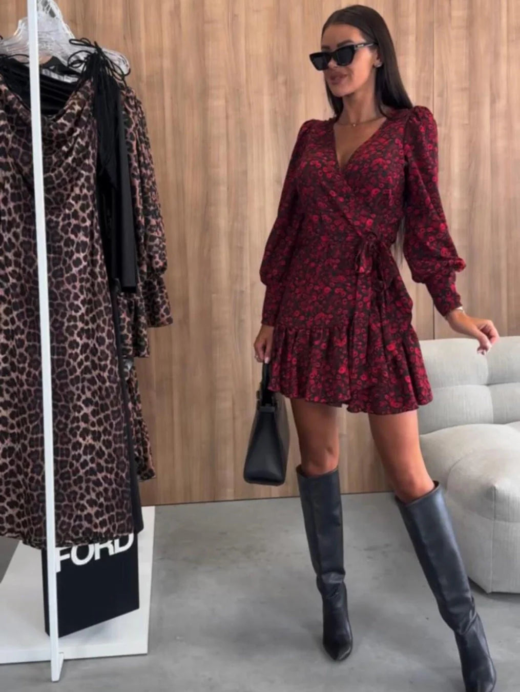Seloria - Robe Mini Florale À Coupe Cache-Cœur Élégante